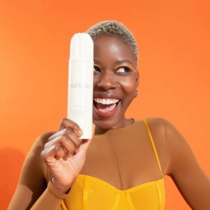 Sundae Whipped Shower Foam Very Vanilla for All Adult Skin Types - Image 5