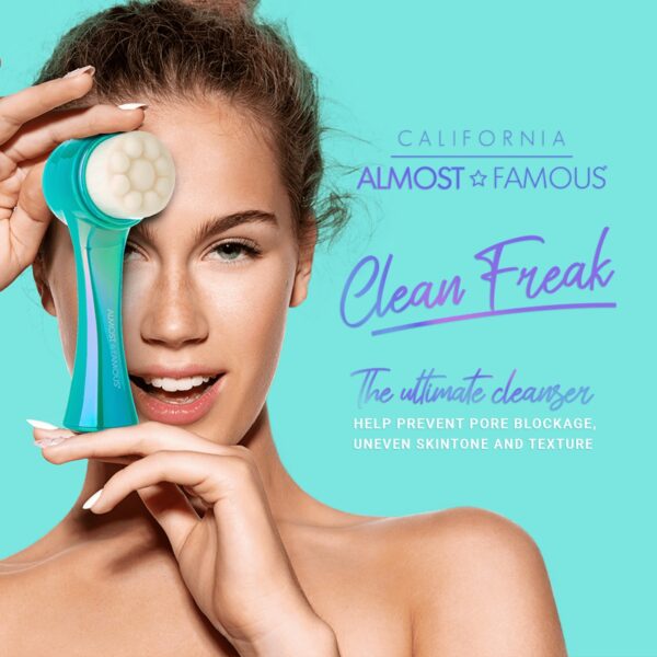 Almost Famous – Clean Freak 2in1 Exfoliator Brush – Turquoise