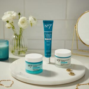 No7 Protect & Perfect Intense Advanced Day Cream with Peptides and SPF 30, All Skin Types, 1.69 oz - Image 4