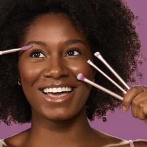 Real Techniques Naturally Beautiful Eye Makeup Brush Kit, 5 Piece Set - Image 4