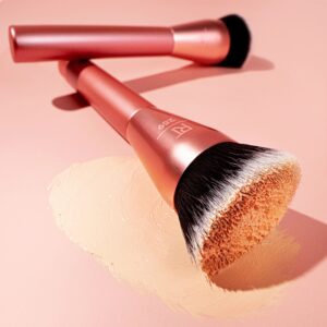 Real Techniques Glow Round Base Makeup Brush, for Liquid & Cream Foundation, 1 Count