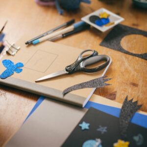 Fiskars 7-inch Student Scissor Ages 12-14, Black Glitter, 1 Count, Middle School and Craft Scissors - Image 10